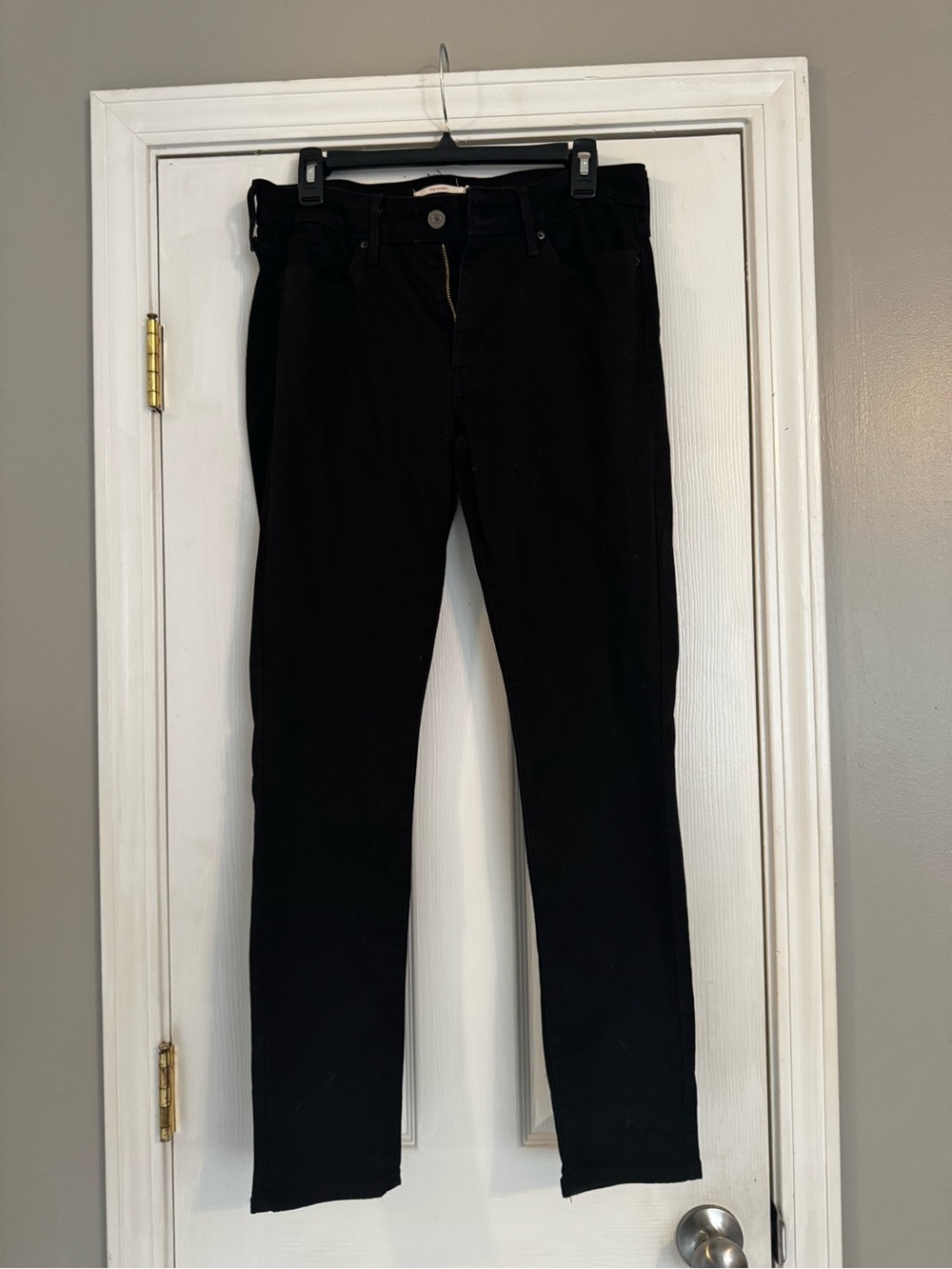 Levi's Women's 711 Skinny Jeans in Solid Black